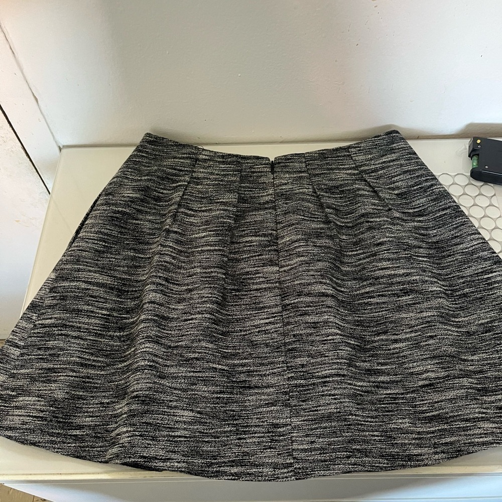 Madewell Gray Textured Pleated Skirt - Classic Women's Skirt - Picture 2 of 8